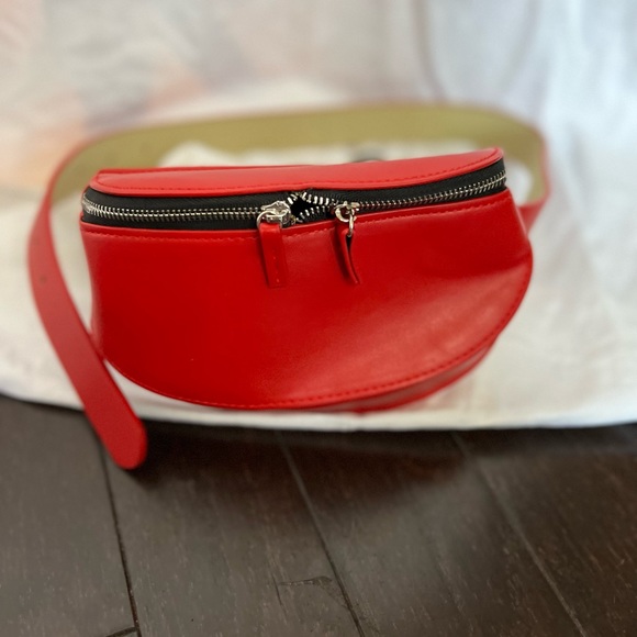 NWOT Never used! Red belt purse/ funny pack - Picture 3 of 14